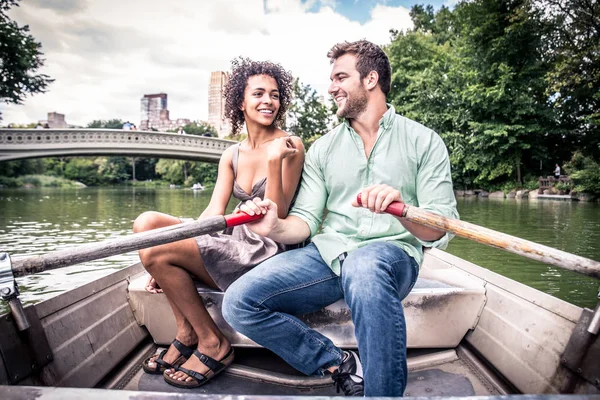 Couple on boat — Stock Photo, Image