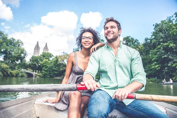 Couple on boat — Stock Photo, Image