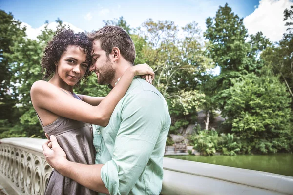 Casal de amantes no Central Park — Fotografia de Stock