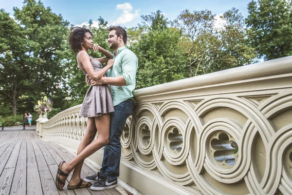 Casal de amantes no Central Park — Fotografia de Stock