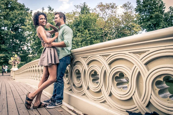 Casal de amantes no Central Park — Fotografia de Stock