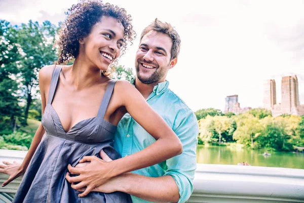 Casal de amantes no Central Park — Fotografia de Stock