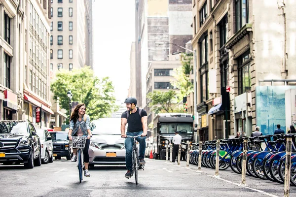 Велогонщики Нью-Йорка — стоковое фото