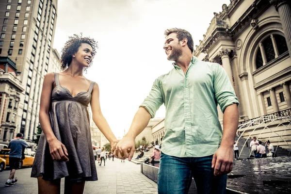 Caminhada de casal em Nova York — Fotografia de Stock