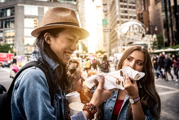 Amigos se divertindo em Nova York — Fotografia de Stock