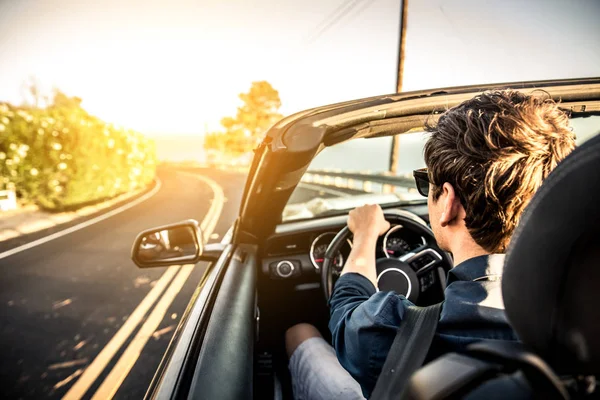 Cabrio araba adam — Stok fotoğraf