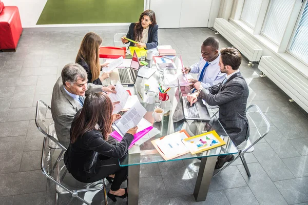 Bedrijfsteam in functie — Stockfoto