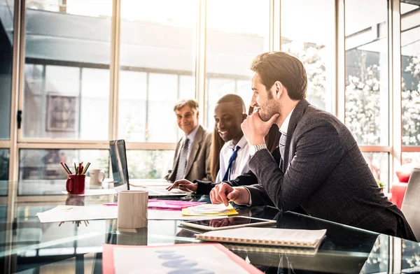 Group of businesspeople brainstorming — Stock Photo, Image