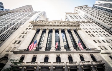 New York City, Ny, 17 Eylül 2015: New York Stock Exchange ana bina ve Wall Street New York'ta bir parçası. Exchange building 1903'te inşa edilmiş.