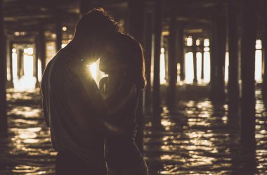 Mutlu çift Santa Monica'da vakit