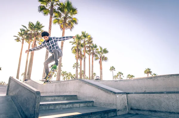 Skateboardista v akci venku — Stock fotografie