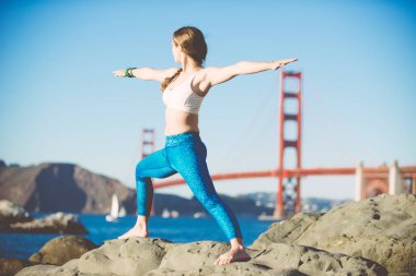 Kadın yapma yoga pose