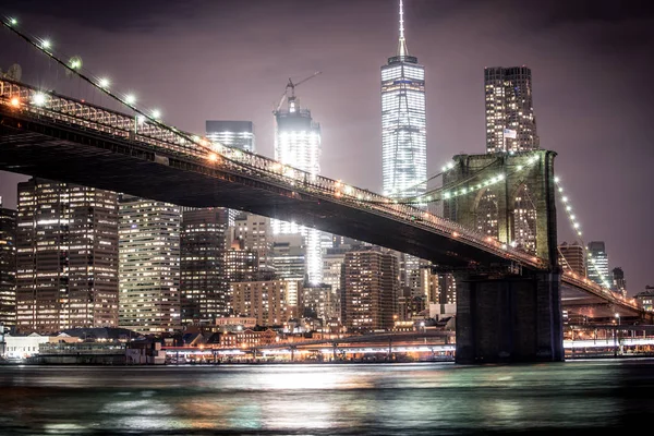 Puente de Brooklyn por la noche — Foto de Stock