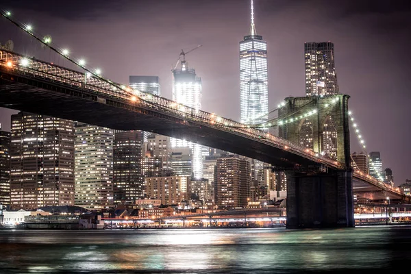 Ponte de Brooklyn à noite — Fotografia de Stock