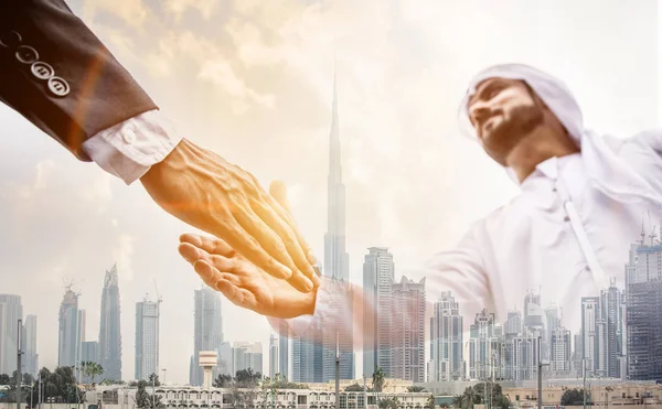 Üzletemberek, Dubai-ban — Stock Fotó