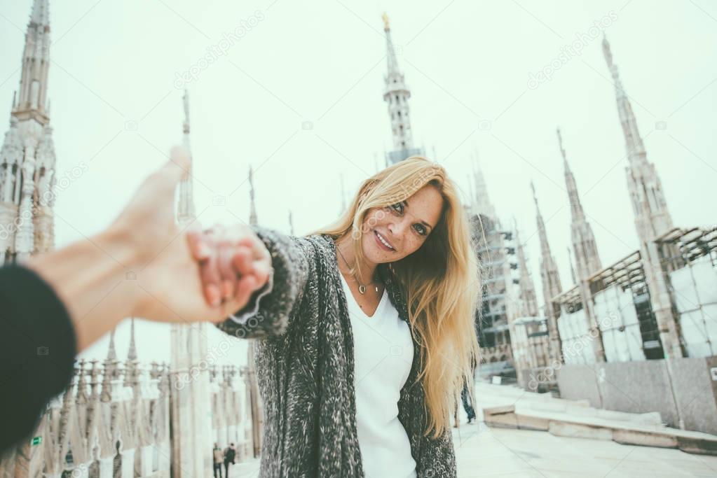 Couple on duomo cathedral 