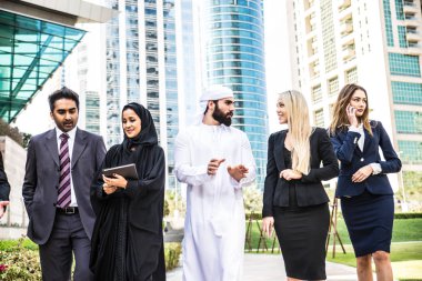 Çok ırklı grup toplantı uymak