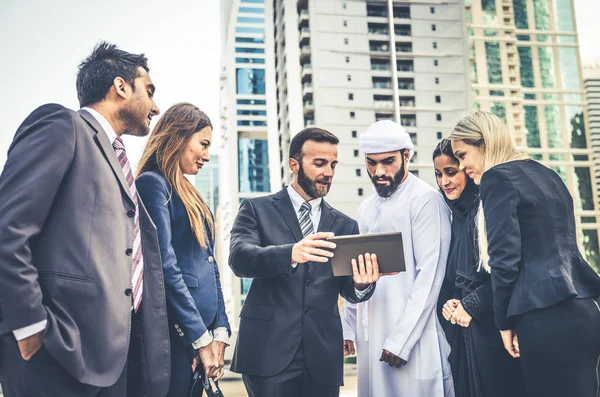 iş adamları çok ırklı grubu 