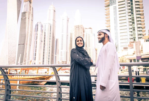 アラビアのカップル デート — ストック写真
