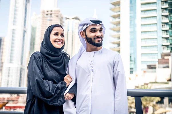 Casal árabe namoro — Fotografia de Stock