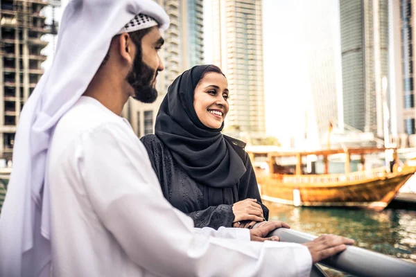 Casal árabe namoro — Fotografia de Stock