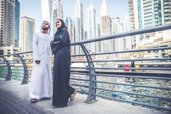 Casal árabe namoro — Fotografia de Stock