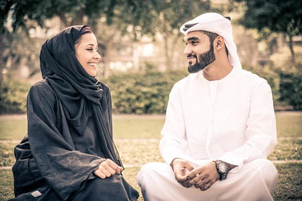 Casal árabe namoro — Fotografia de Stock