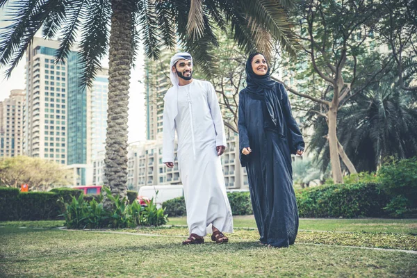 Árabe pareja citas —  Fotos de Stock