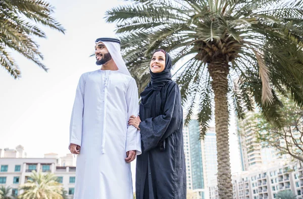 Árabe pareja citas — Foto de Stock