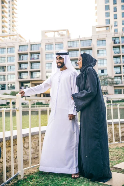 Casal árabe namoro — Fotografia de Stock