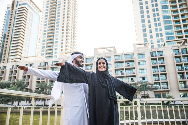 Casal árabe namoro — Fotografia de Stock