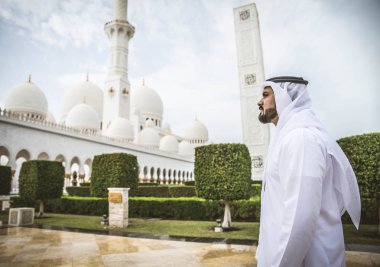 Sheikh Zayed cami de Arapça adam