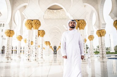 Sheikh Zayed cami de Arapça adam