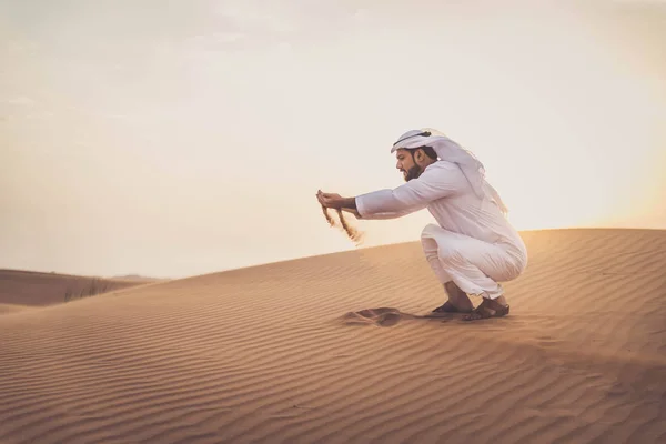 Arabský muž v poušti — Stock fotografie