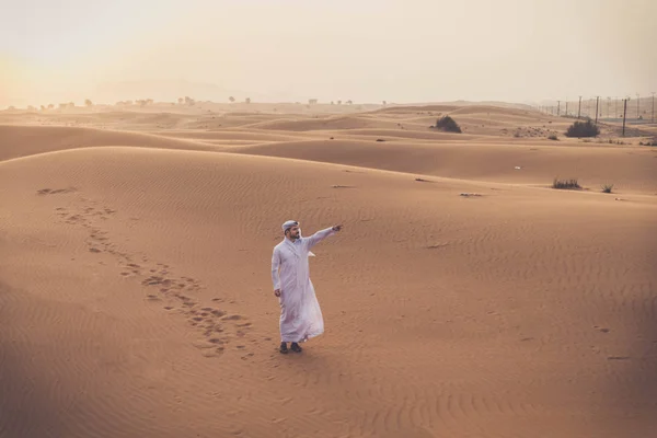 Homem árabe no deserto — Fotografia de Stock