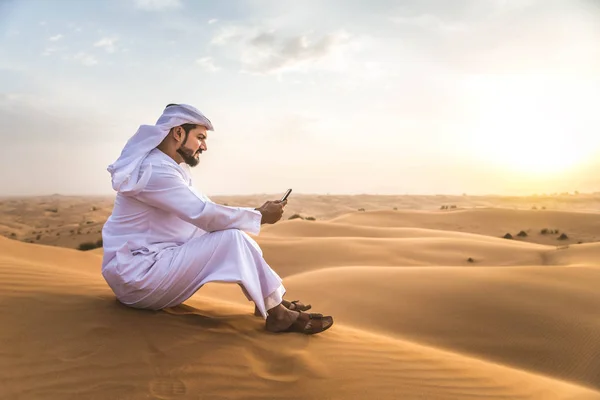 Homem árabe no deserto — Fotografia de Stock