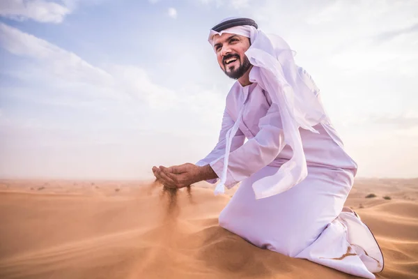 Homem árabe no deserto — Fotografia de Stock