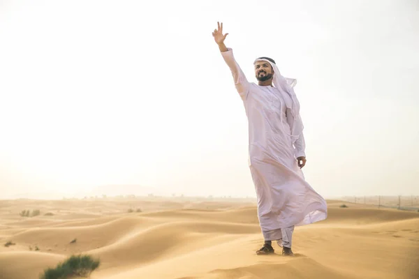 Homem árabe no deserto — Fotografia de Stock