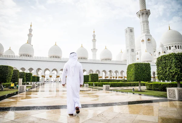 Arabisk mand ved Sheikh Zayed moske - Stock-foto