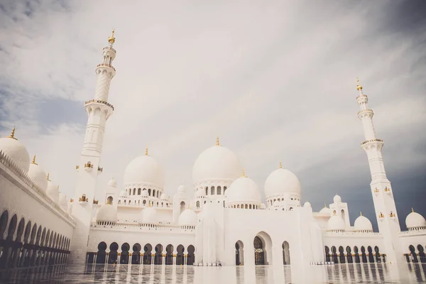 Mezquita Sheikh Zayed en emiratos árabes unidos —  Fotos de Stock