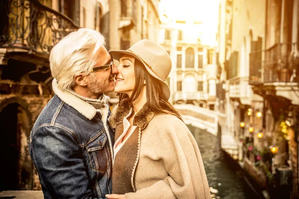 Šťastný pár v Benátkách — Stock fotografie