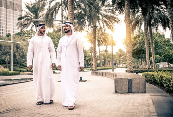 Empresarios árabes en Dubai —  Fotos de Stock