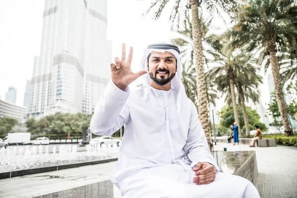 Dubai-ban Arab üzletember — Stock Fotó