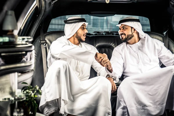 Empresarios árabes en Dubai — Foto de Stock