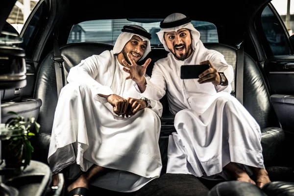 Empresarios árabes en Dubai — Foto de Stock