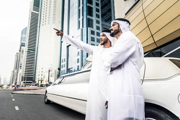 Empresarios árabes en Dubai — Foto de Stock