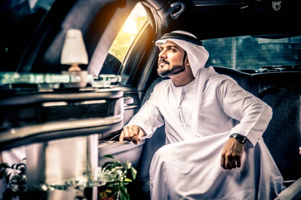 Hombre de negocios árabe en Dubai — Foto de Stock