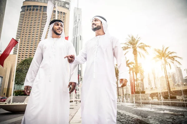 Empresarios árabes en Dubai — Foto de Stock