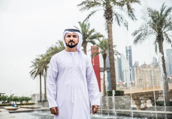 Dubai-ban Arab üzletember — Stock Fotó