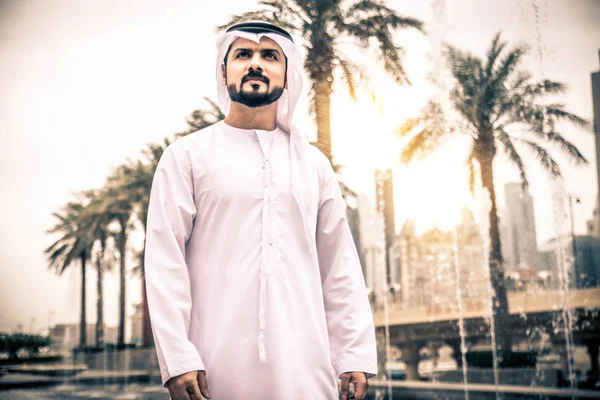 Uomo d'affari arabo a Dubai — Foto Stock